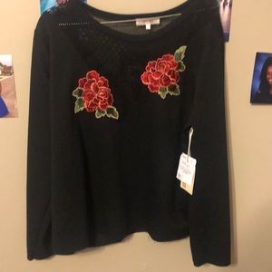 Beautiful crop top with flowers!